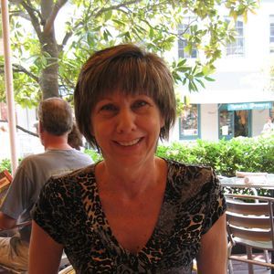 Meet your Posher, Mona